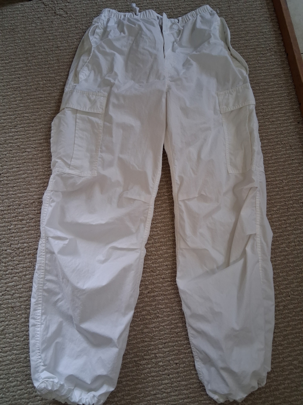 Aritzia TNA White Cargo Jogger Pants M